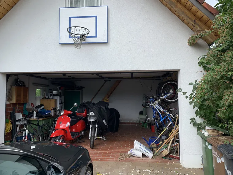 Gutachten eines Feuchte- und Wasserschadens in einer Garage in München, Förtsch Experts